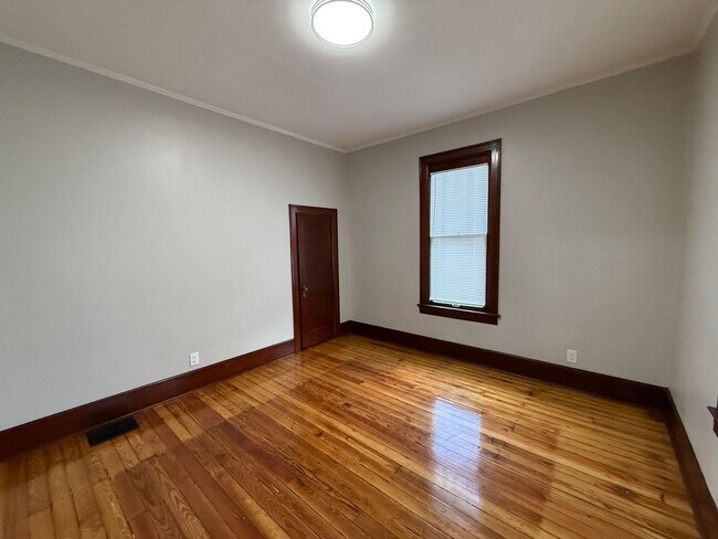 Building Photo - Beautiful 3 bedroom Craftsman  for rent