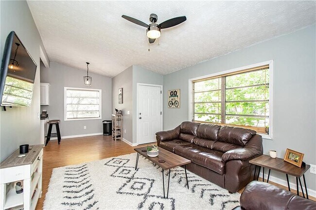 Foto del edificio - 688 Inglewood Dr