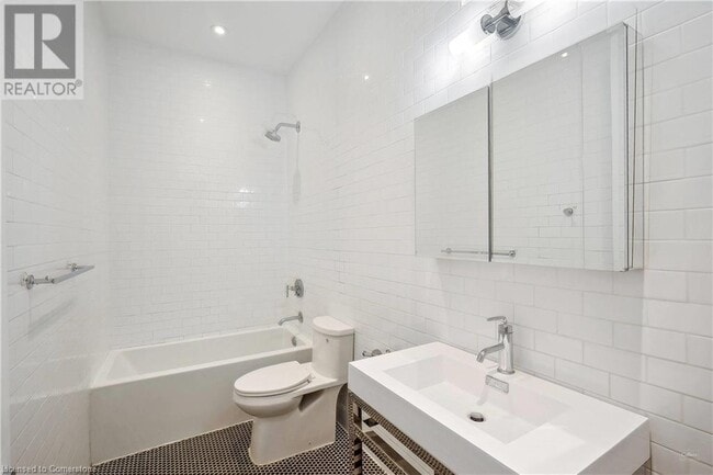Building Photo - 220 Dundurn St S