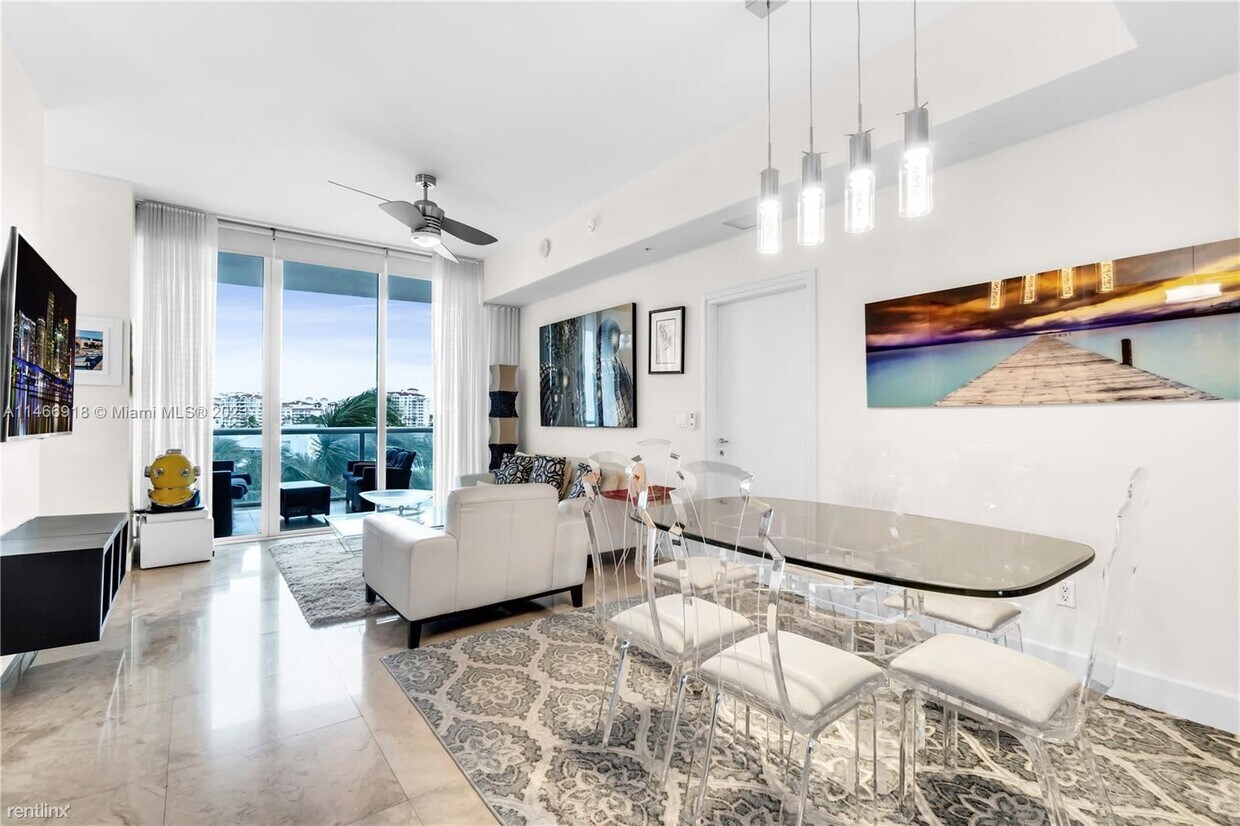 Foto principal - 2 br, 2.5 bath Condo - 50 S Pointe Dr Apt 704