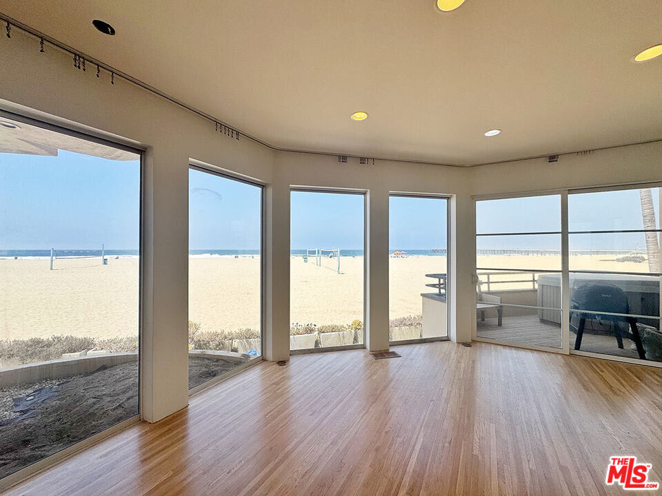 Primary Photo - 3505 Ocean Front Walk