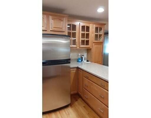 Building Photo - 46 Saybrook St