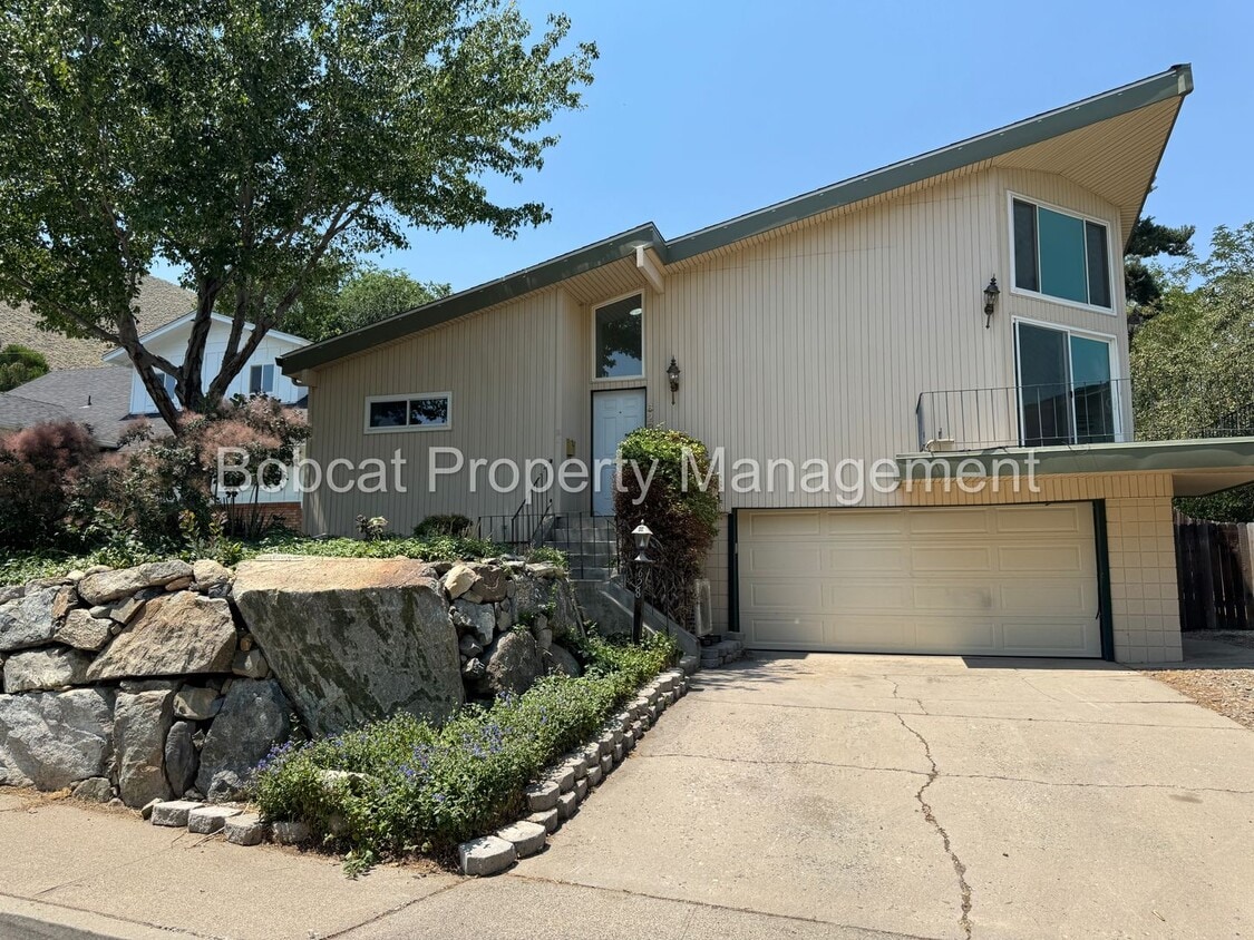 Primary Photo - 3 Bed, 2 Bath Home Located in West Carson ...
