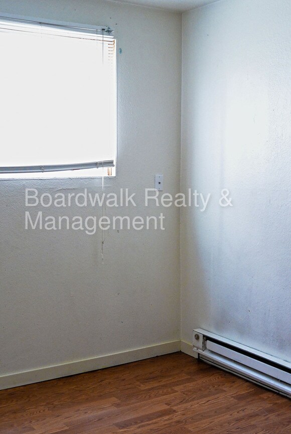 Building Photo - 350 S 700 E