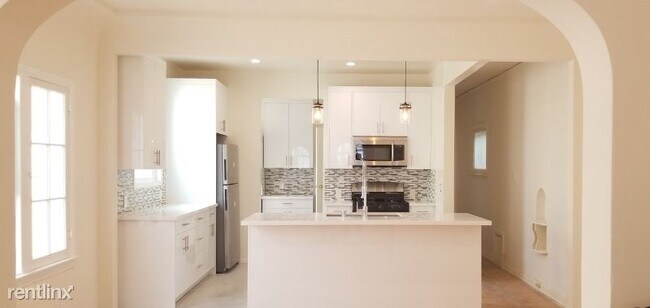 Foto del edificio - 441 1/2 N Genesee Ave