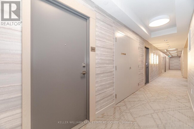 Building Photo - 4633-4633 Glen Erin Dr