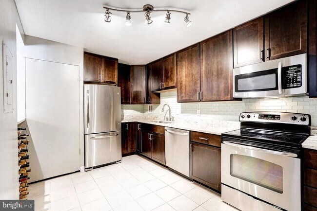 Foto del edificio - 1077 30th St NW