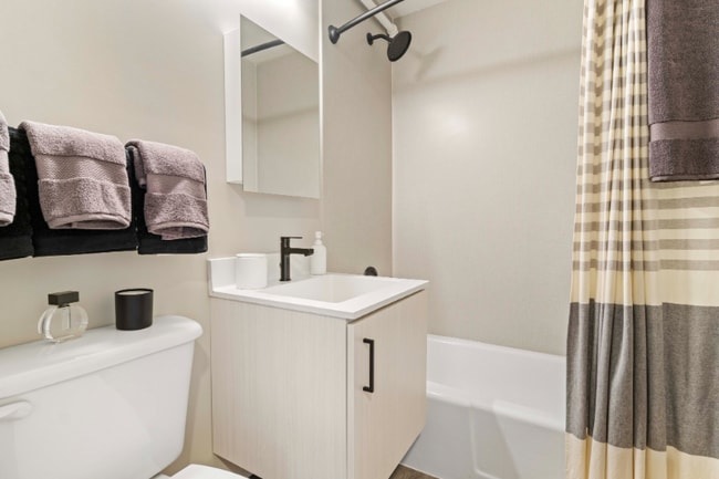 Building Photo - 1926 W Harrison St