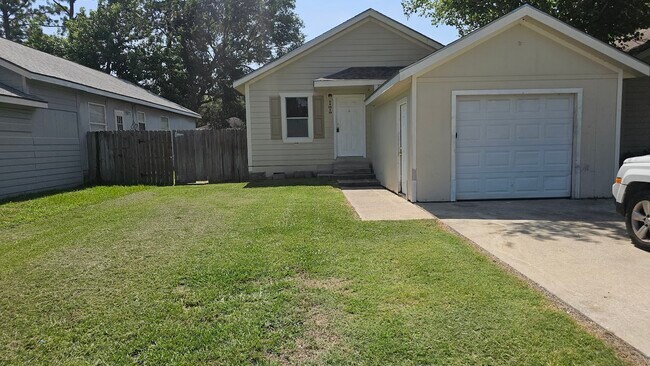 Foto del edificio - 11919 Kingslake Forest Dr