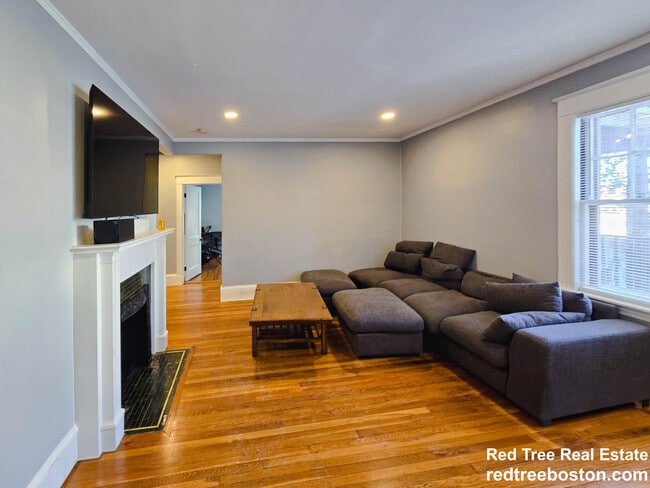 Foto del edificio - 237 Chestnut Hill Ave