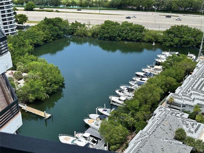Foto del edificio - 3530 Mystic Pointe Dr