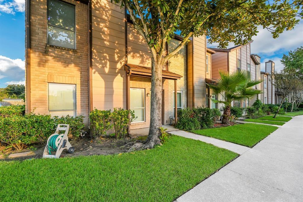Primary Photo - 12500 Brookglade Cir