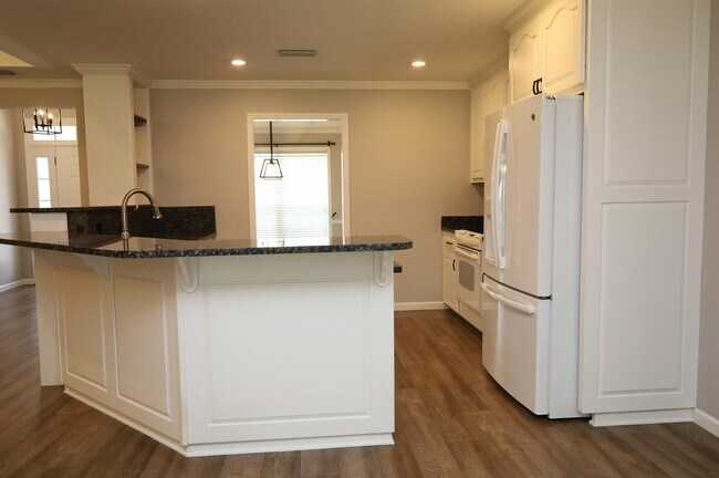 Building Photo - 3754 Kingston Ct