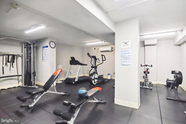 Building Photo - 4000 Tunlaw Rd NW