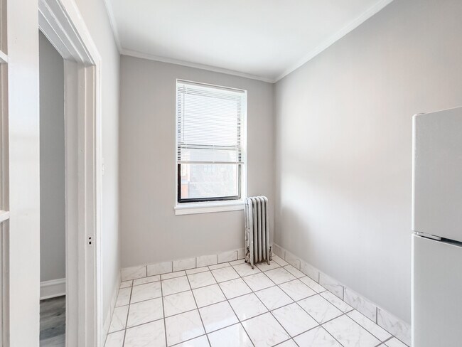 Building Photo - 4854 N Damen Ave