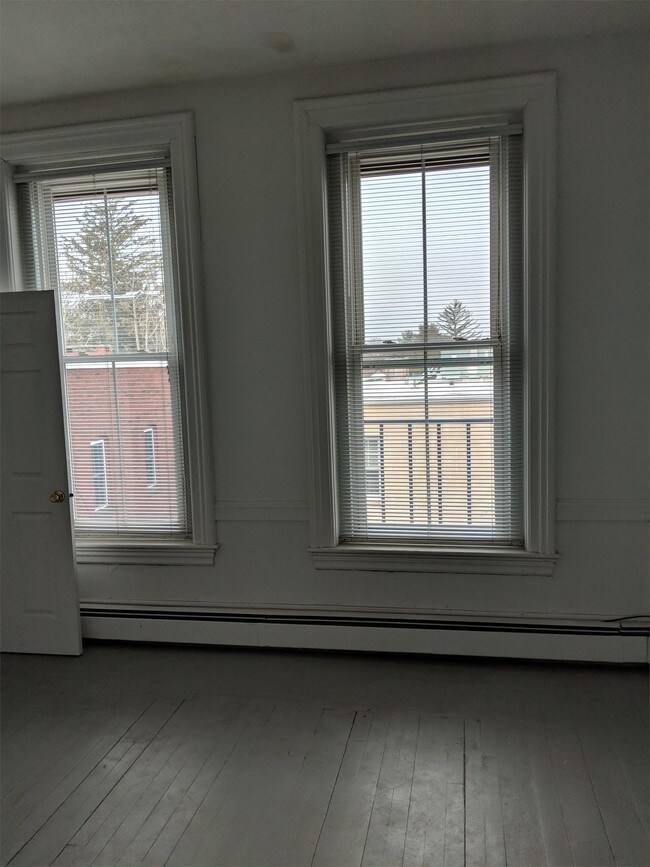 Building Photo - 37 S Pleasant St