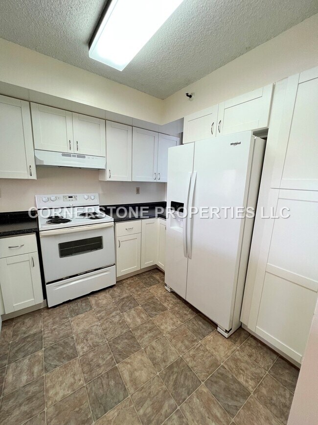 Building Photo - 990 Ala Nanala St