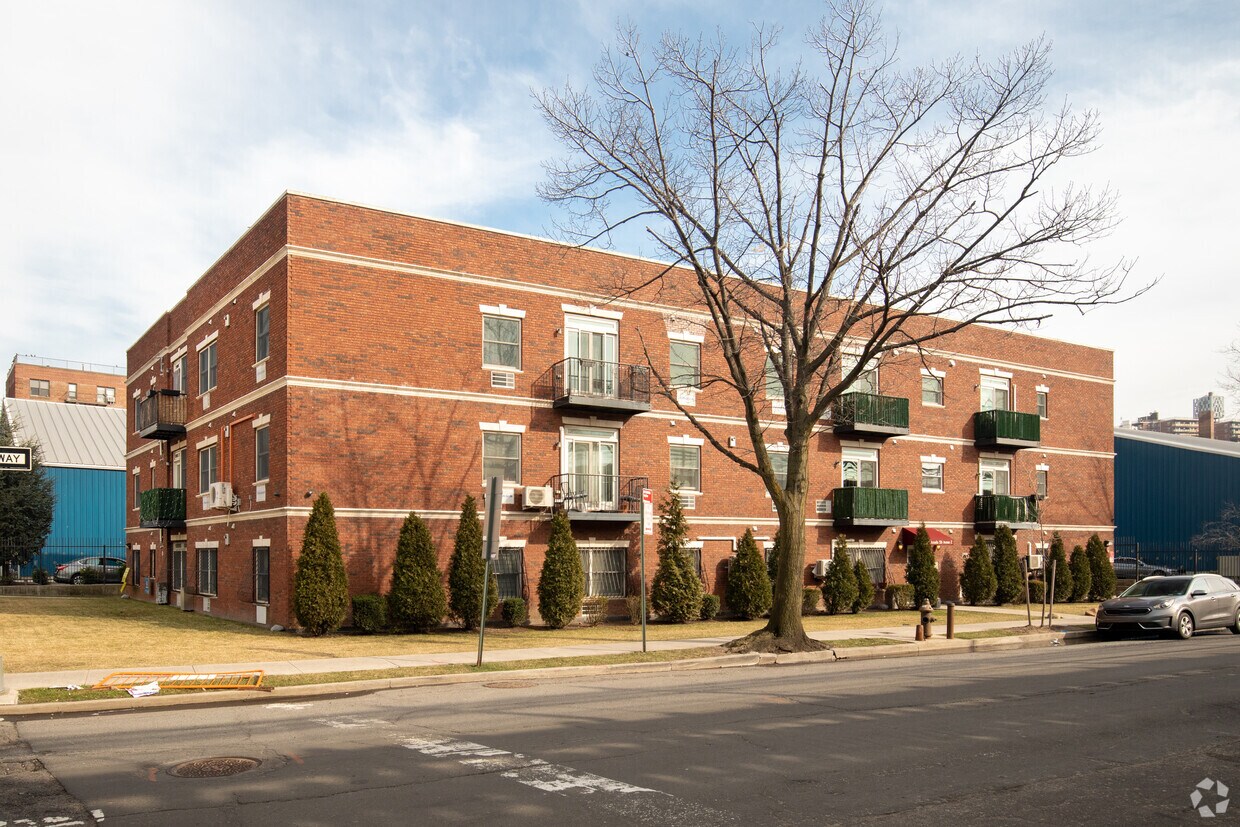Primary Photo - 526 Avenue Z