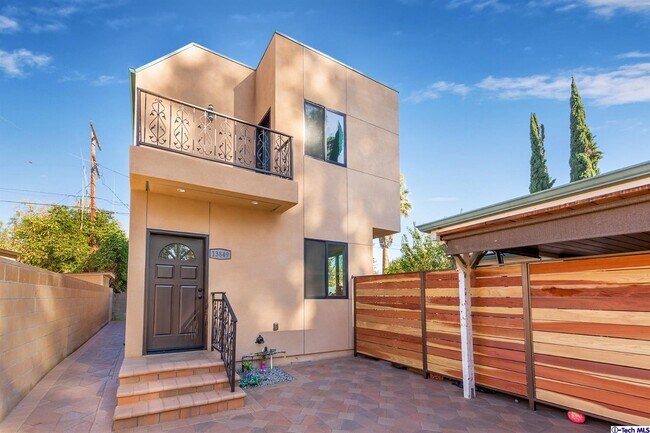 Building Photo - 13849 Gilmore St