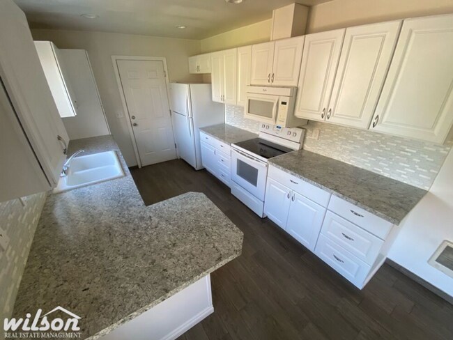 Building Photo - Beautiful 3BD/1BA Haven - Your dream home ...