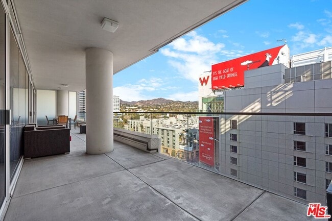 Building Photo - 6250 Hollywood Blvd