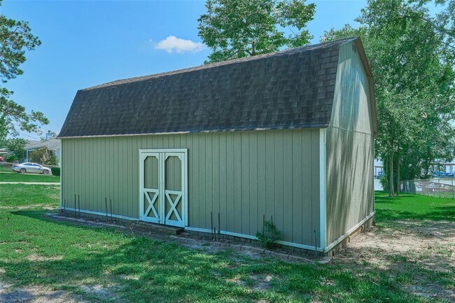 Building Photo - 234 Lakeside Dr