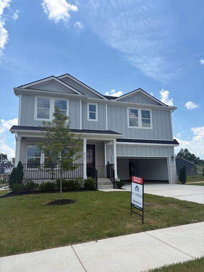 Foto del edificio - New Construction | Covered Deck + Open Living | Columbia, TN