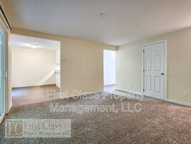 Building Photo - 3602 SW Beaverton Hillsdale Hwy