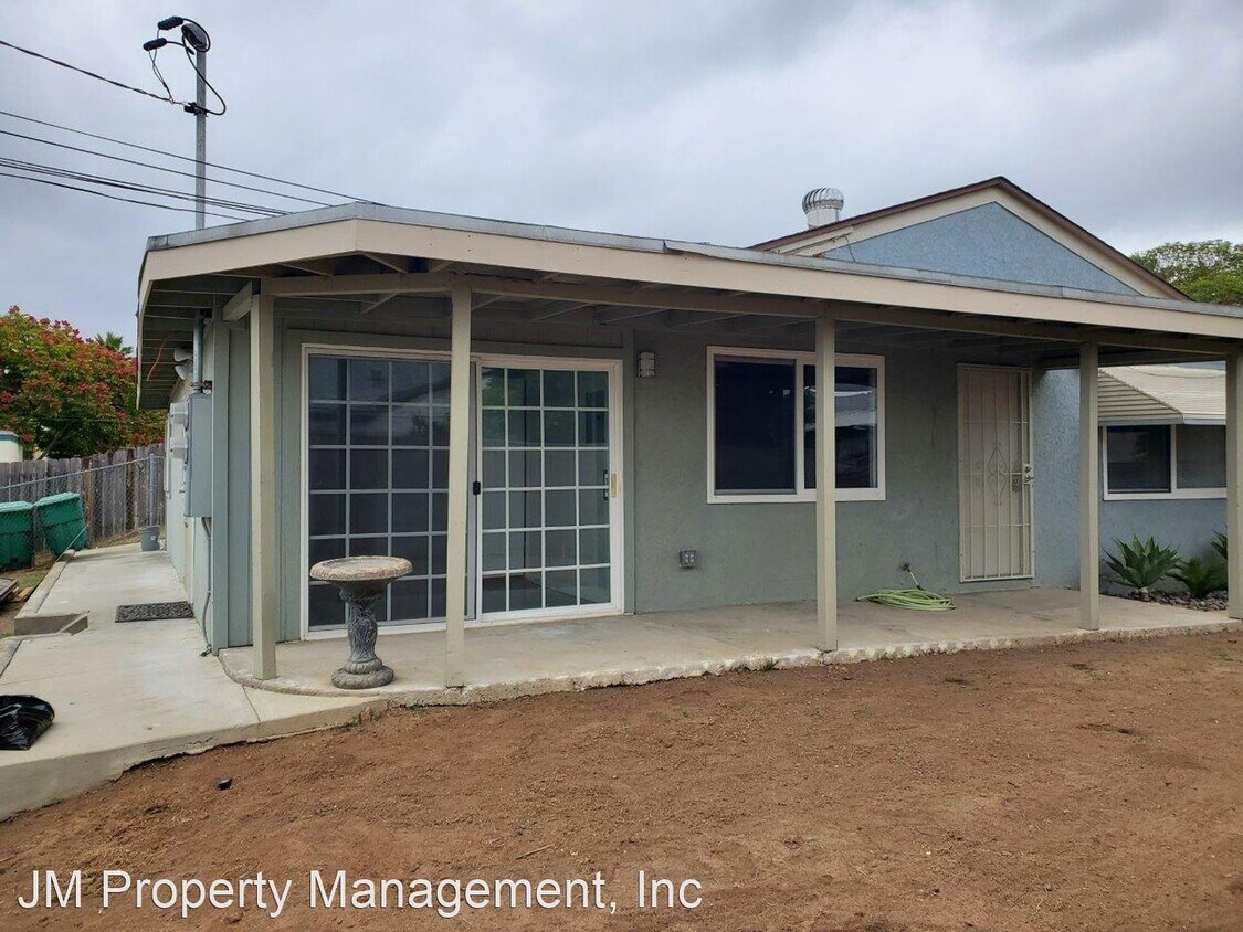 2 br, 1 bath House 4840 Clairemont Drive House Rental in San Diego