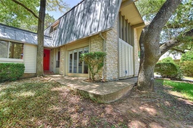 Building Photo - 3903 Hyridge Dr