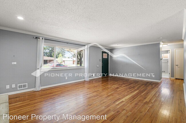 Building Photo - 3 br, 2 bath House - 3910 Balsam St.