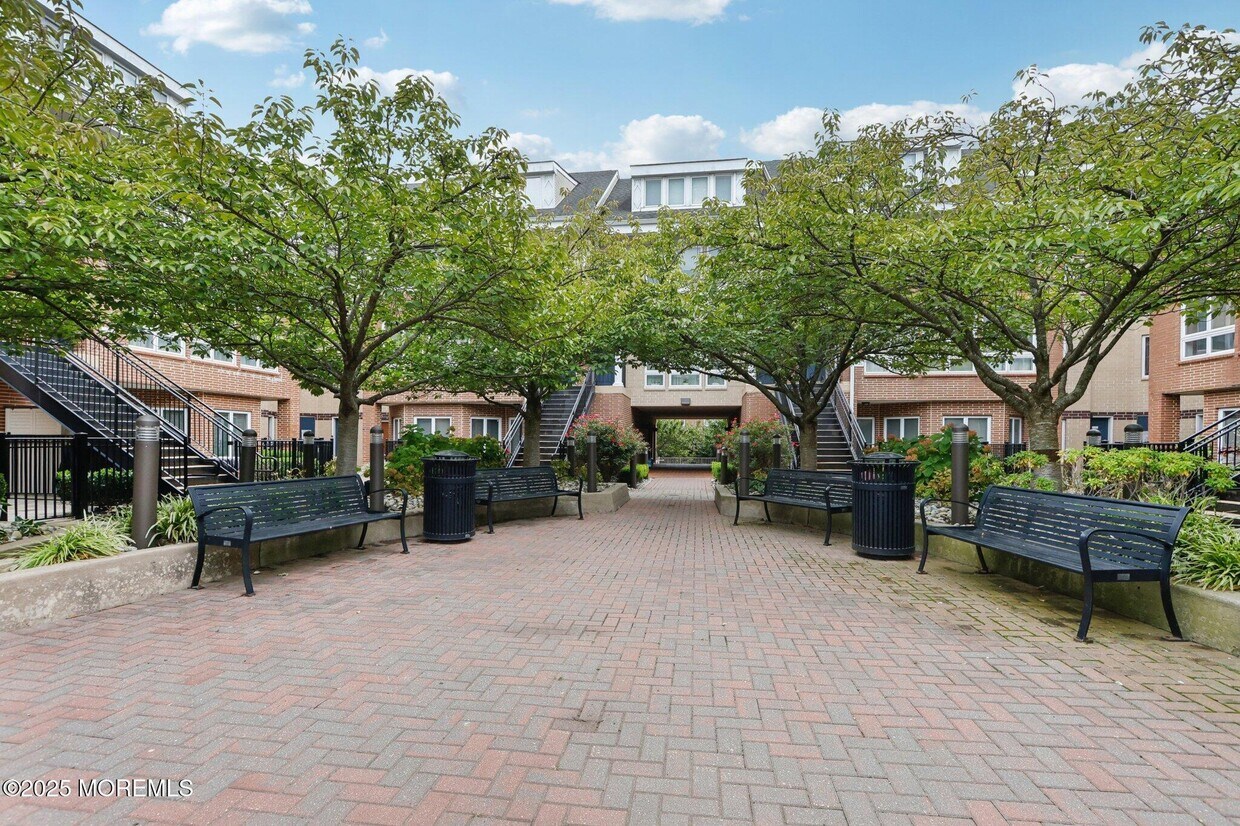 Primary Photo - 368 Rector St