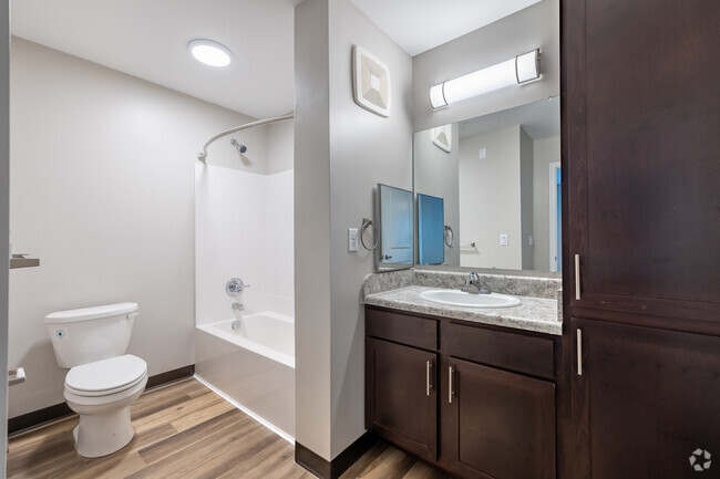 3 habitaciones, 2 baños, 1147 pies cuadrados, baño principal - Richwood Bend - Affordable Housing