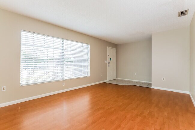 Building Photo - 2483 Amherst Ave