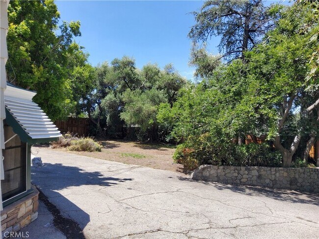 Building Photo - 10630 Hillhaven Ave