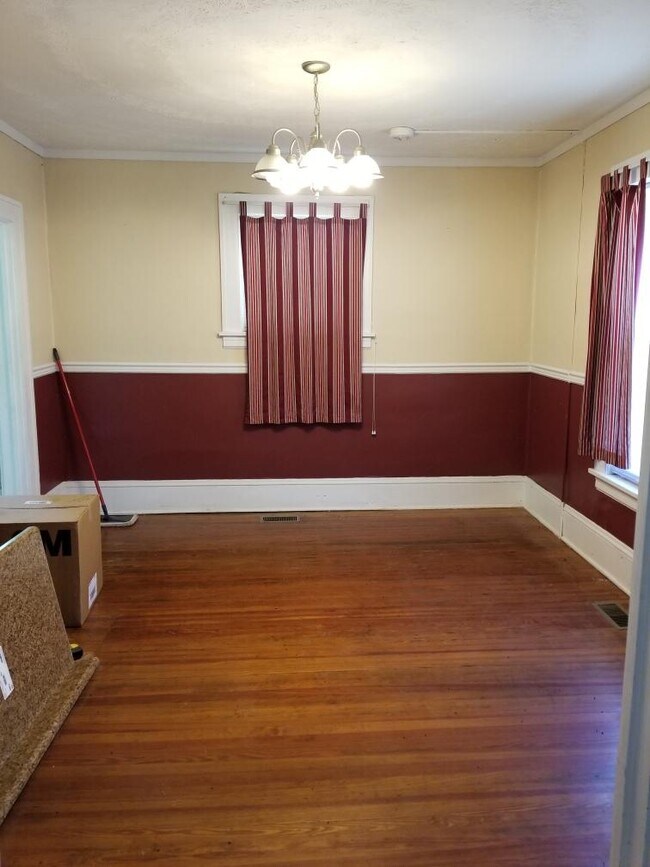 4607 Surrey Ave NW, Roanoke, VA 24017 House Rental in Roanoke, VA