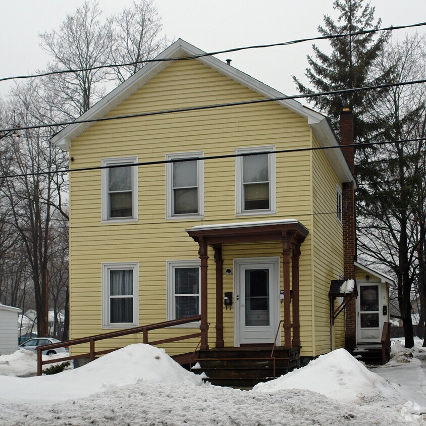 Building Photo - 140 Bay St