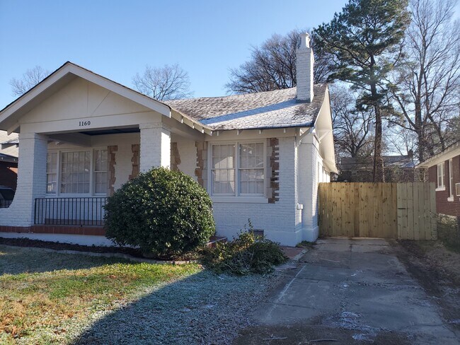 Building Photo - 1160 Tanglewood St