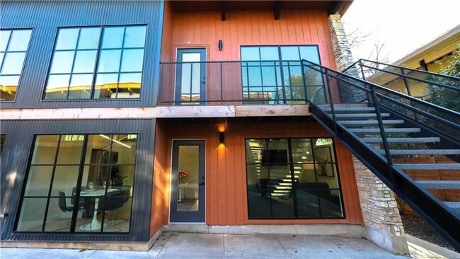 Building Photo - 400 E 30th St