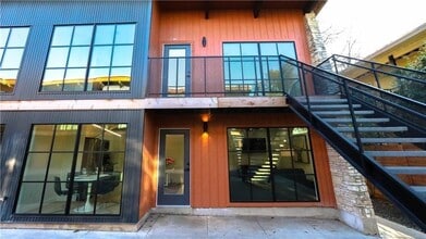 Building Photo - 400 E 30th St