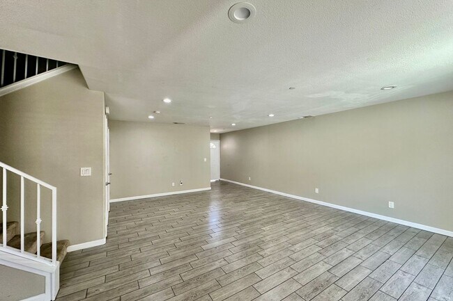 Building Photo - 16397 Valencia Ave