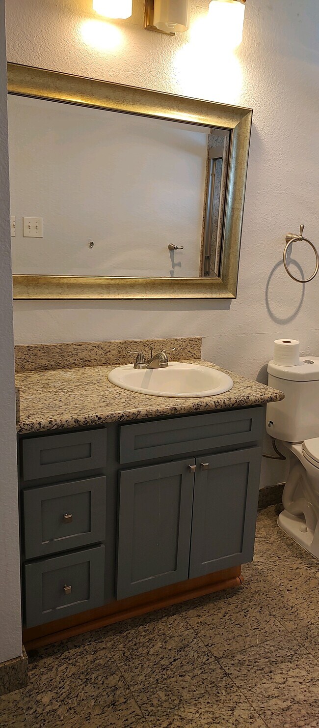 bath #1 - 1201 Glen Cove Pky