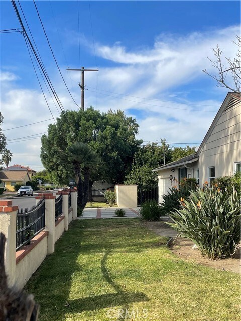 Foto del edificio - 5501 Mammoth Ave