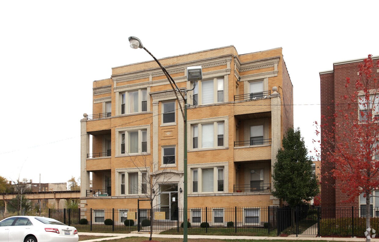Building Photo - 4109 S Prairie Ave