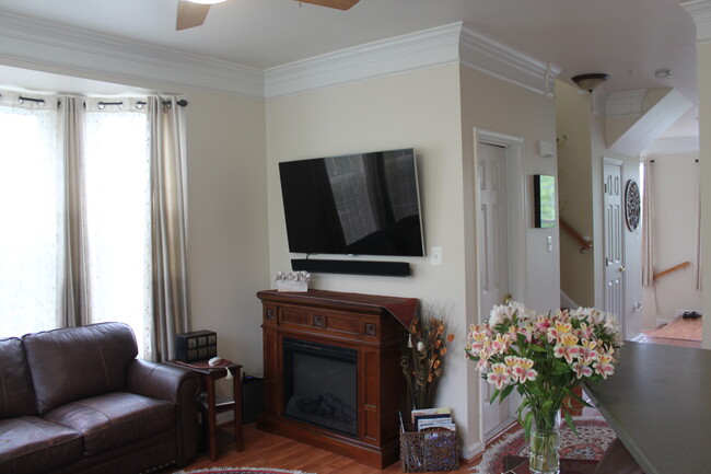 Building Photo - 10419 Ridge Landing Plz