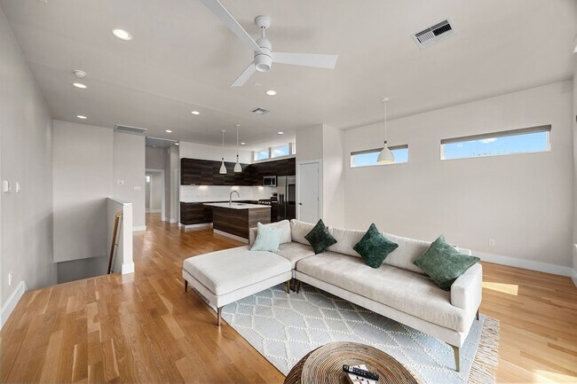 Foto del edificio - 4618 Nichols St