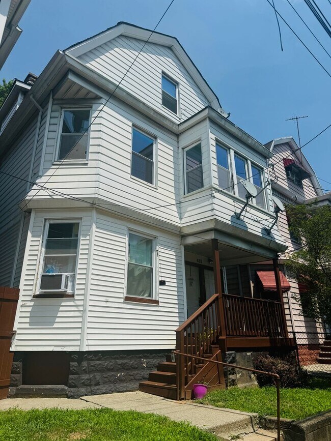 Building Photo - 487 Nye Ave