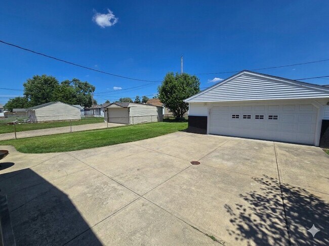 Foto del edificio - 6455 Almont Dr
