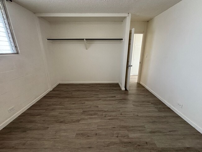 Foto del edificio - Kapalama - 1 Bdrm/1 Bath - Kalani St - $1,400