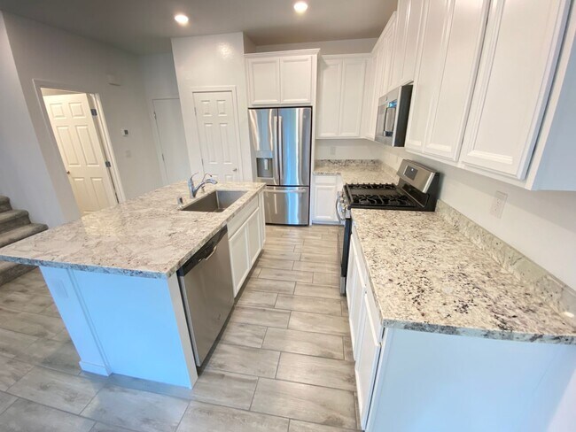 Foto del edificio - Gorgeous 2Bed/2.5Bath/2Car Townhome located in Gated Community in Henderson